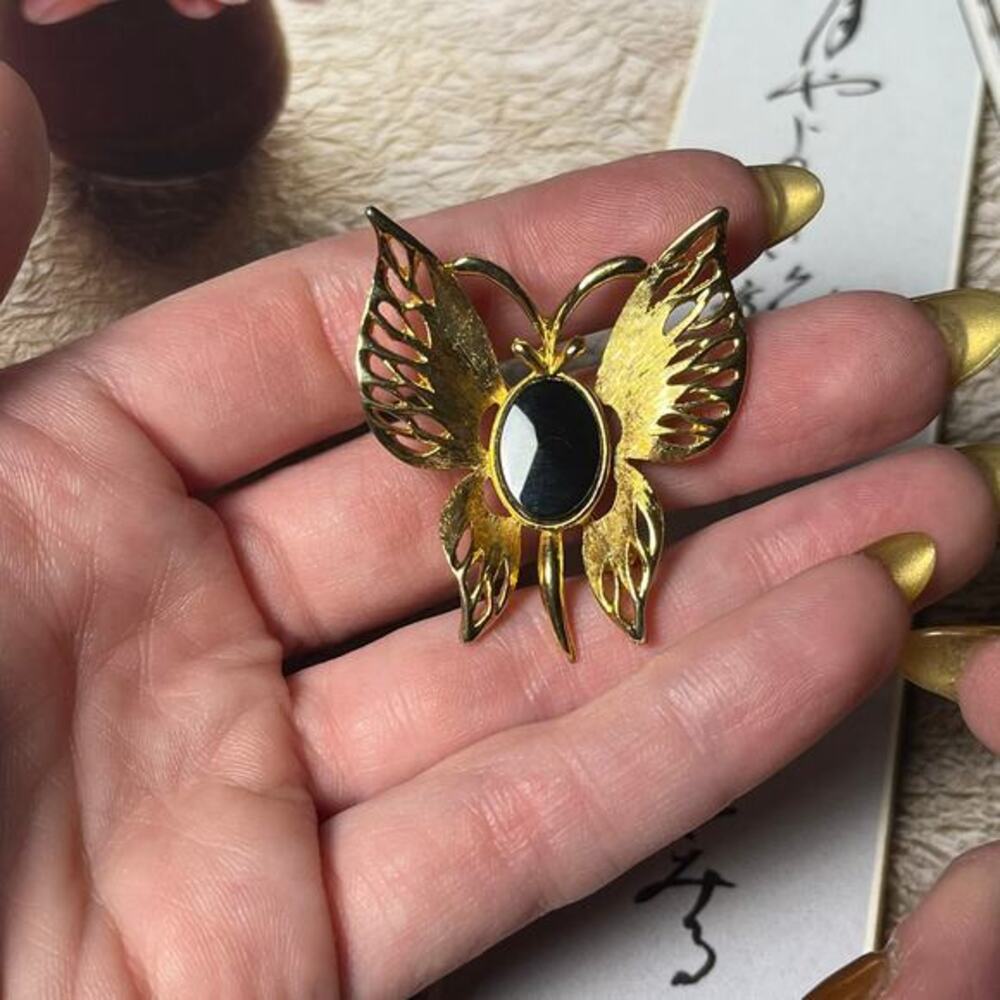 Vintage Liz Claiborne Onyx Stone Gold Tone Butterfly Brooch